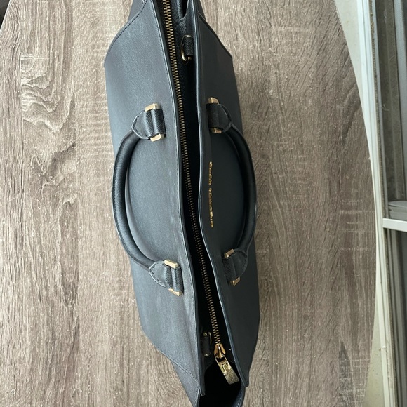 Michael Kors Tote Bag - Picture 3 of 8